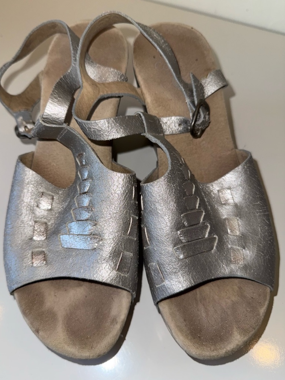COLLEEN CORDERO SILVER WOOD WEDGES SZ 8.5